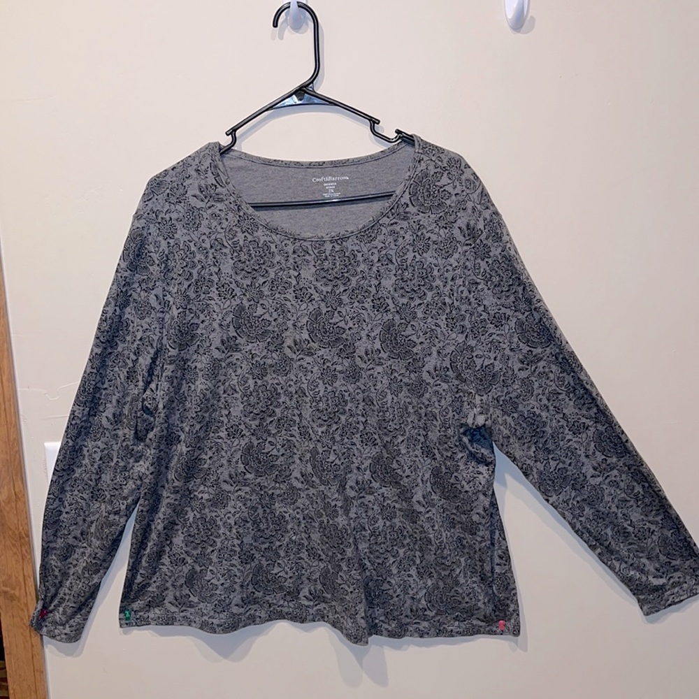 Long sleeve shirt with flower pattern and  gray